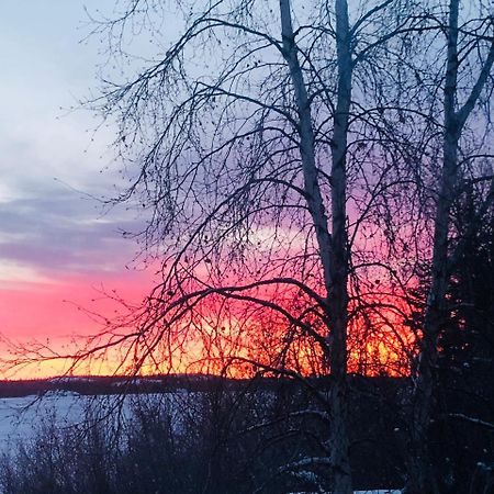 Bed and Breakfast Mabuhay Lakeside Manor Yellowknife Exteriér fotografie