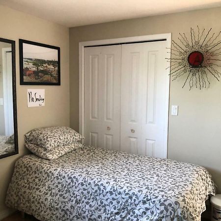 Bed and Breakfast Mabuhay Lakeside Manor Yellowknife Exteriér fotografie