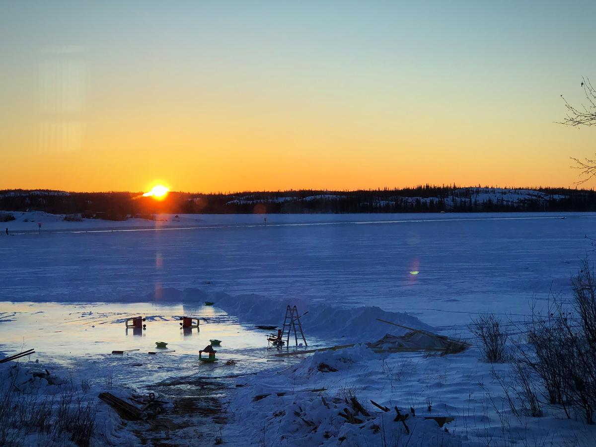 Bed and Breakfast Mabuhay Lakeside Manor Yellowknife Exteriér fotografie