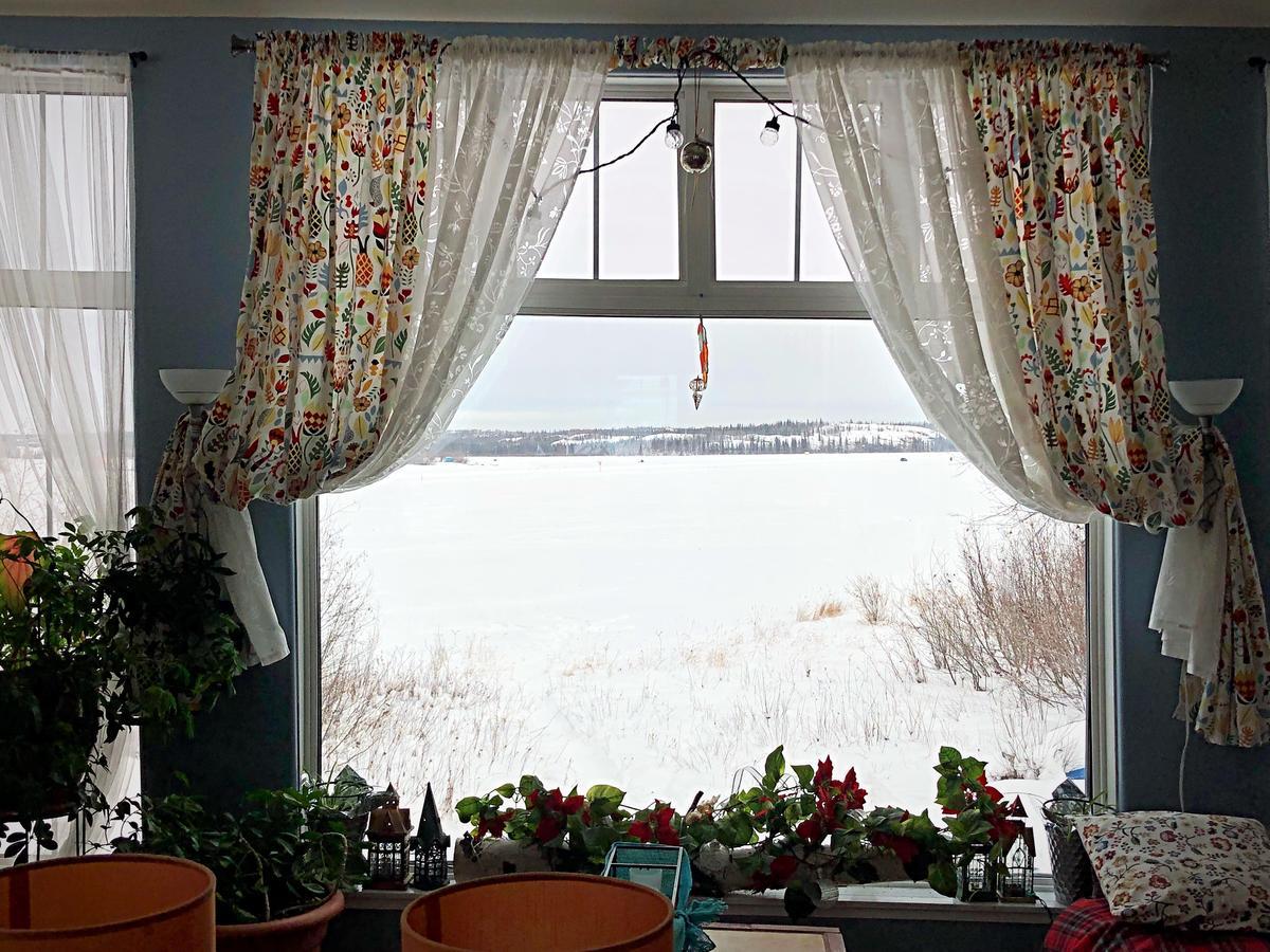 Bed and Breakfast Mabuhay Lakeside Manor Yellowknife Exteriér fotografie