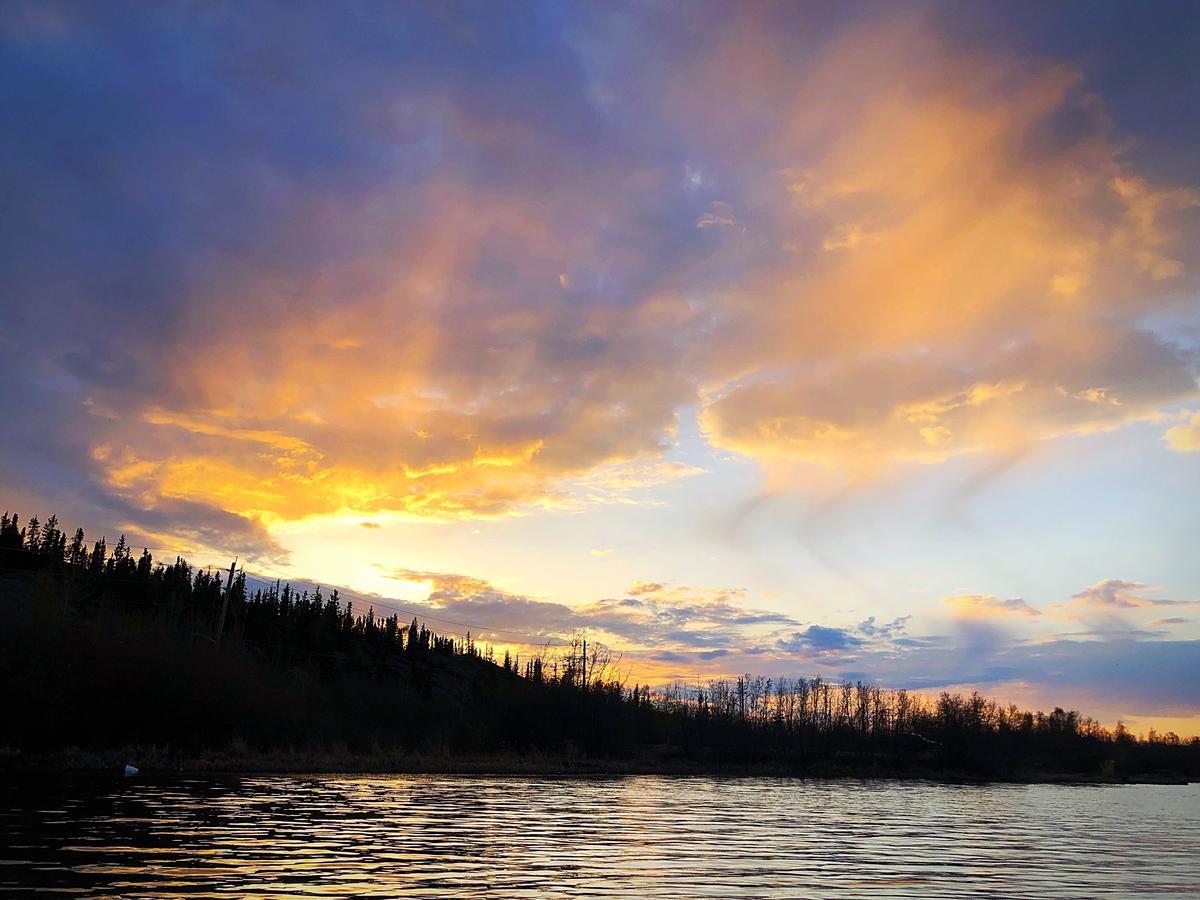 Bed and Breakfast Mabuhay Lakeside Manor Yellowknife Exteriér fotografie