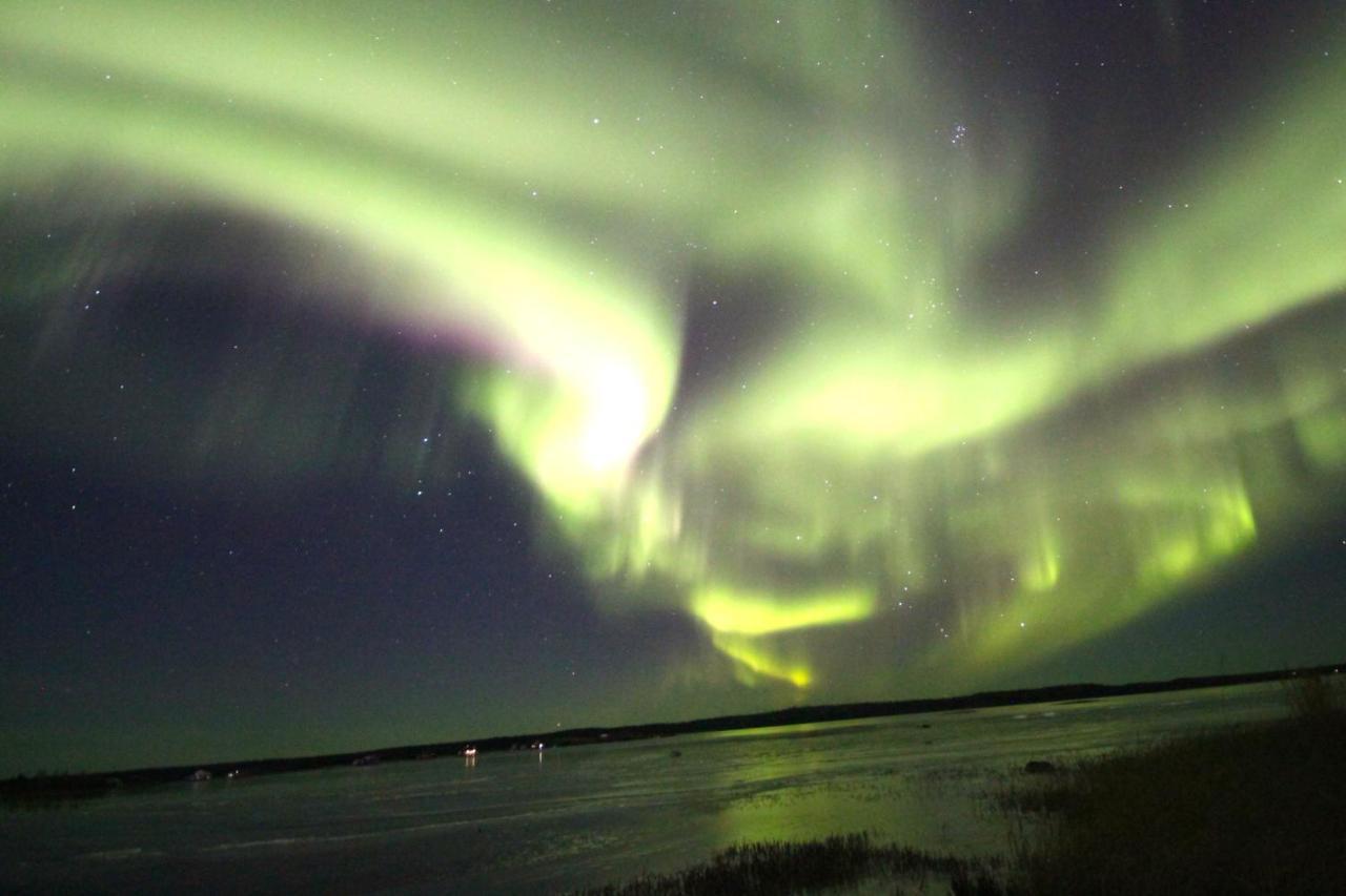 Bed and Breakfast Mabuhay Lakeside Manor Yellowknife Exteriér fotografie
