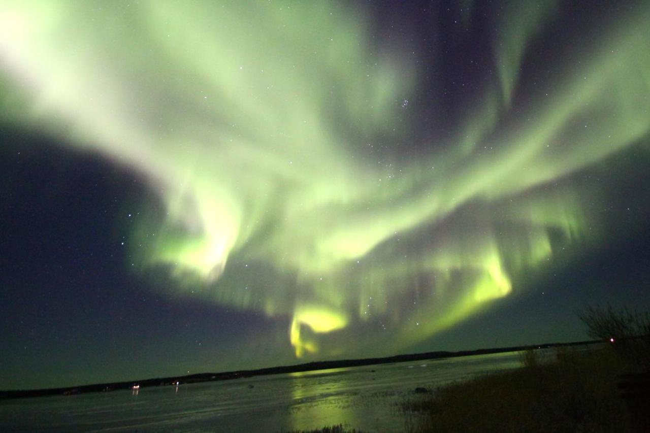 Bed and Breakfast Mabuhay Lakeside Manor Yellowknife Exteriér fotografie
