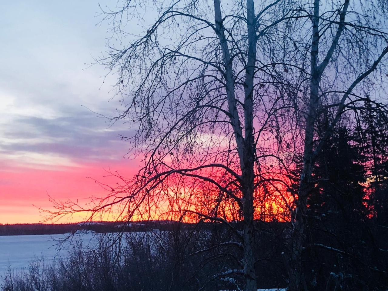 Bed and Breakfast Mabuhay Lakeside Manor Yellowknife Exteriér fotografie