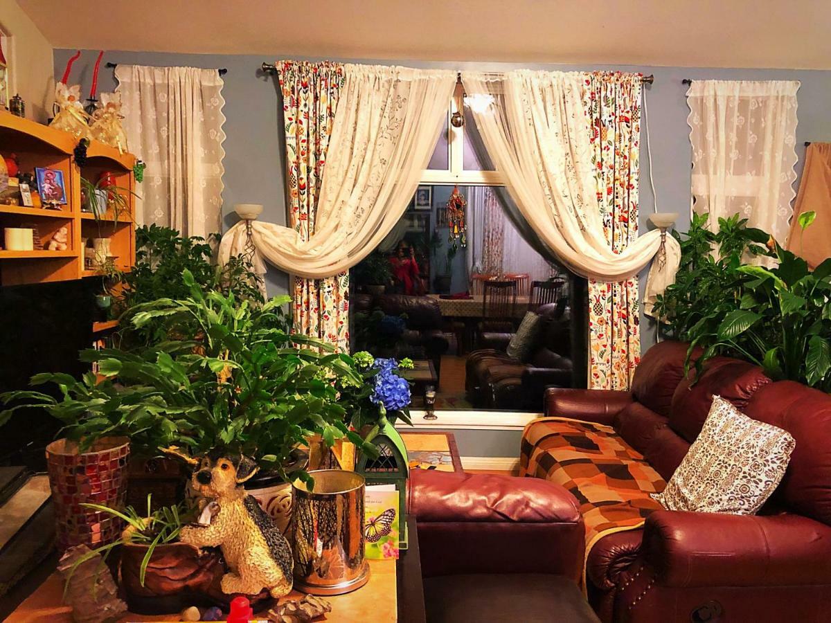 Bed and Breakfast Mabuhay Lakeside Manor Yellowknife Exteriér fotografie